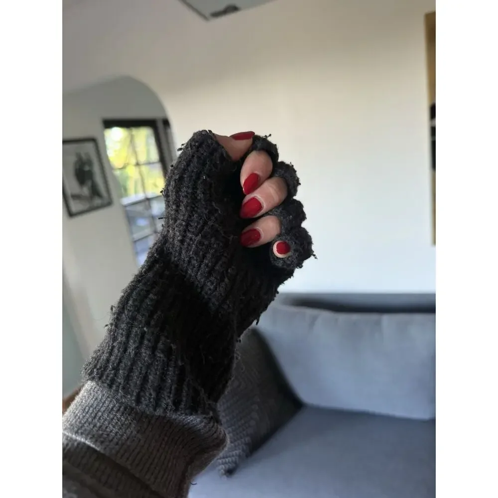 🖤 AllSaints Ribbed Knit Fingerless Gloves – Charcoal Black – Distressed & Cozy